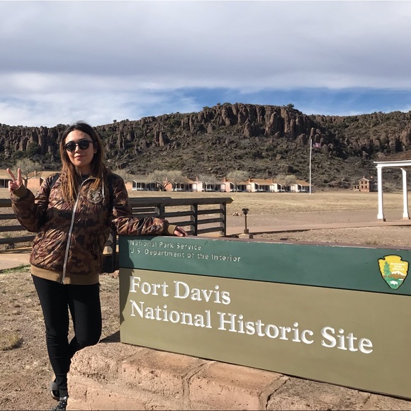 ⚡️Meet Me, Priscilla ⚡️ - Picture 7 of 8